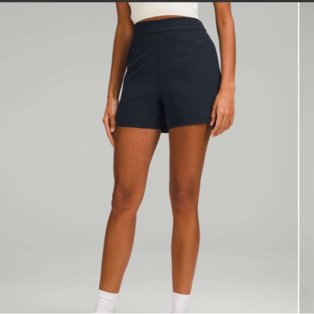 LULULEMON FLAT FRONT RELAXED SHORT